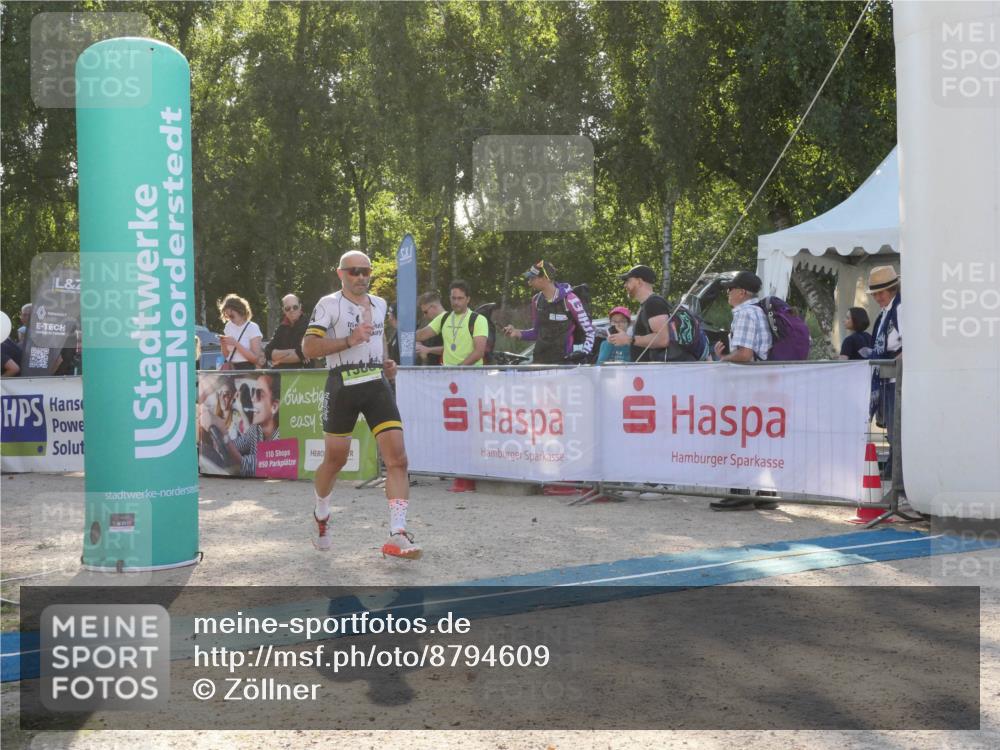 07.09.2025 - 19. Norderstedt Triathlon Zöllner http://msf.ph/oto/8794609 07.09.2025 16:49:27 Ziel 387, 1053, 1588 meine-sportfotos.de