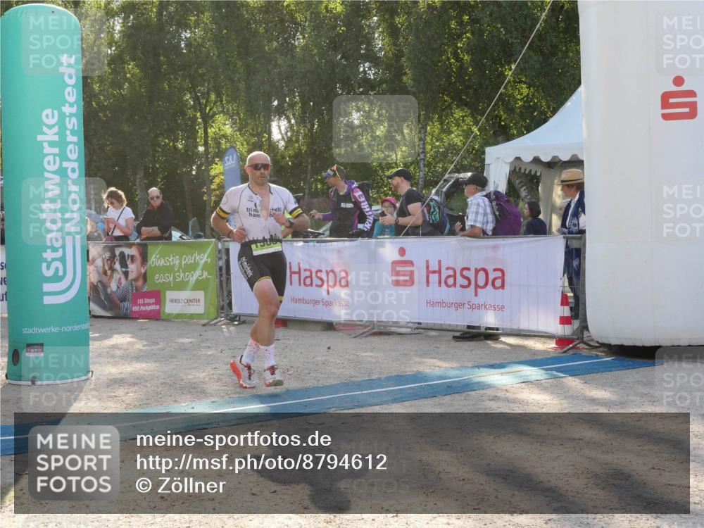 07.09.2025 - 19. Norderstedt Triathlon Zöllner http://msf.ph/oto/8794612 07.09.2025 16:49:28 Ziel 387, 1053, 1588 meine-sportfotos.de