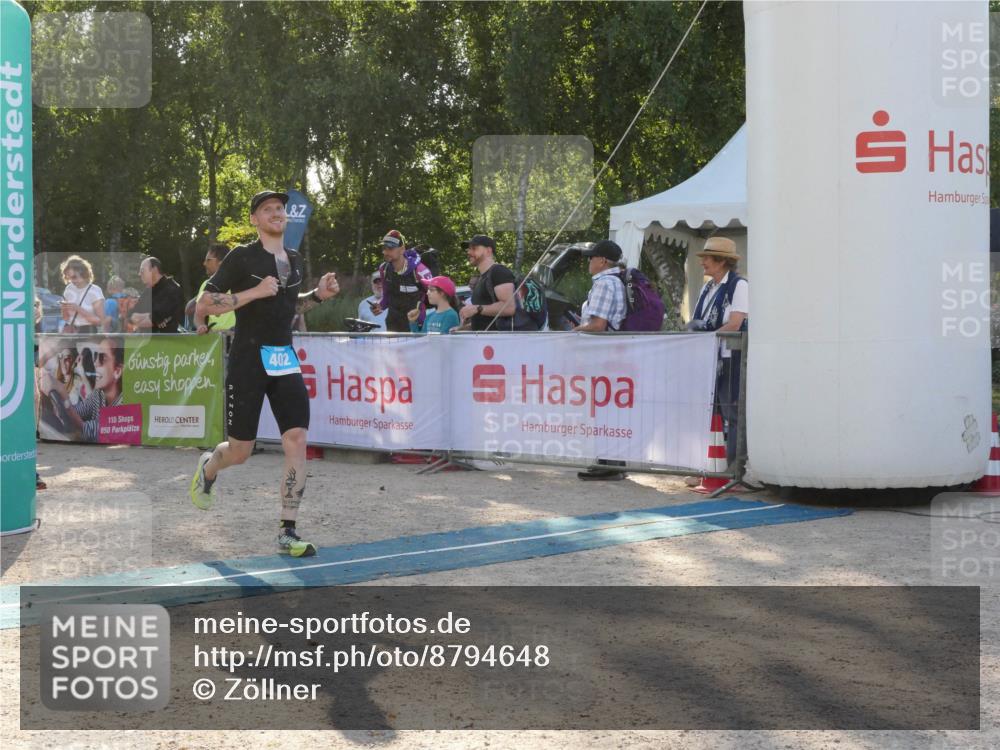 07.09.2025 - 19. Norderstedt Triathlon Zöllner http://msf.ph/oto/8794648 07.09.2025 16:49:52 Ziel 402, 464, 1556 meine-sportfotos.de