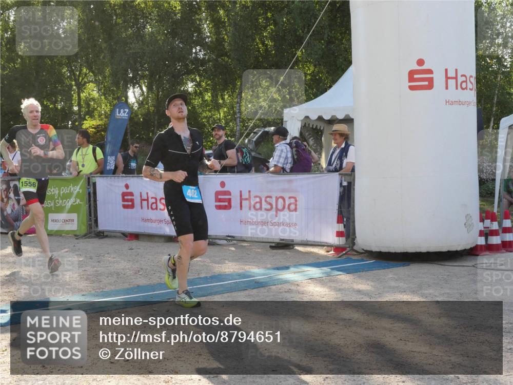 07.09.2025 - 19. Norderstedt Triathlon Zöllner http://msf.ph/oto/8794651 07.09.2025 16:49:53 Ziel 402, 464, 1556 meine-sportfotos.de