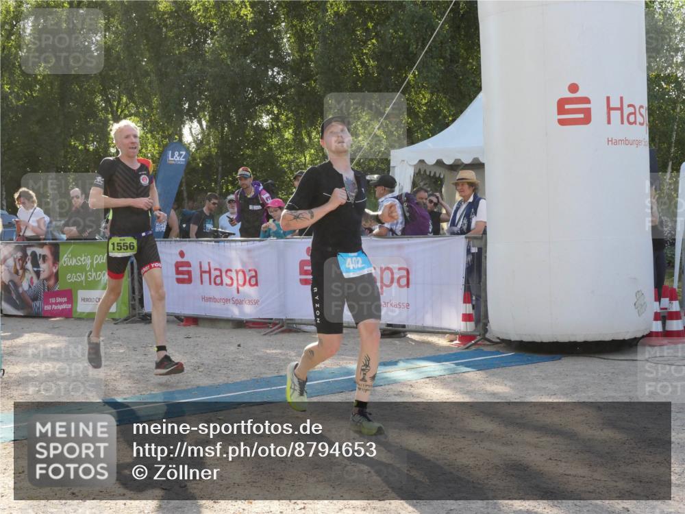 07.09.2025 - 19. Norderstedt Triathlon Zöllner http://msf.ph/oto/8794653 07.09.2025 16:49:53 Ziel 402, 464, 1556 meine-sportfotos.de
