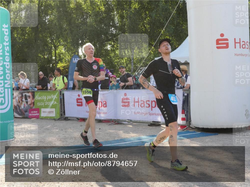 07.09.2025 - 19. Norderstedt Triathlon Zöllner http://msf.ph/oto/8794657 07.09.2025 16:49:54 Ziel 402, 464, 1556 meine-sportfotos.de