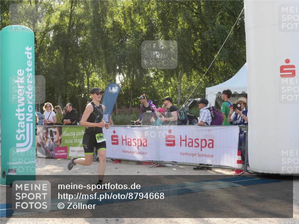 07.09.2025 - 19. Norderstedt Triathlon Zöllner http://msf.ph/oto/8794668 07.09.2025 16:50:11 Ziel 1058, 1096, 1607 meine-sportfotos.de