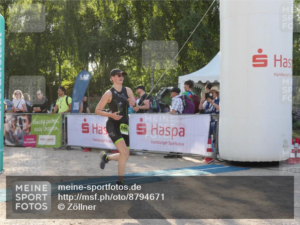 07.09.2025 - 19. Norderstedt Triathlon Zöllner http://msf.ph/oto/8794671 07.09.2025 16:50:11 Ziel 1058, 1096, 1607 meine-sportfotos.de