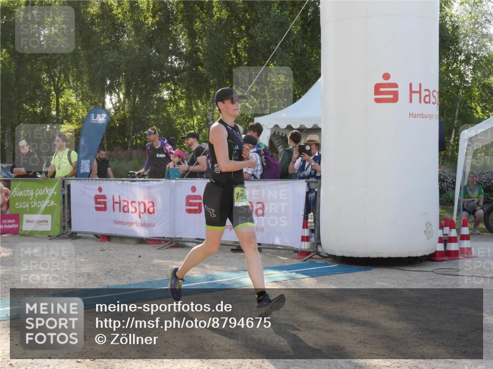 07.09.2025 - 19. Norderstedt Triathlon Zöllner http://msf.ph/oto/8794675 07.09.2025 16:50:12 Ziel 1058, 1096, 1607 meine-sportfotos.de