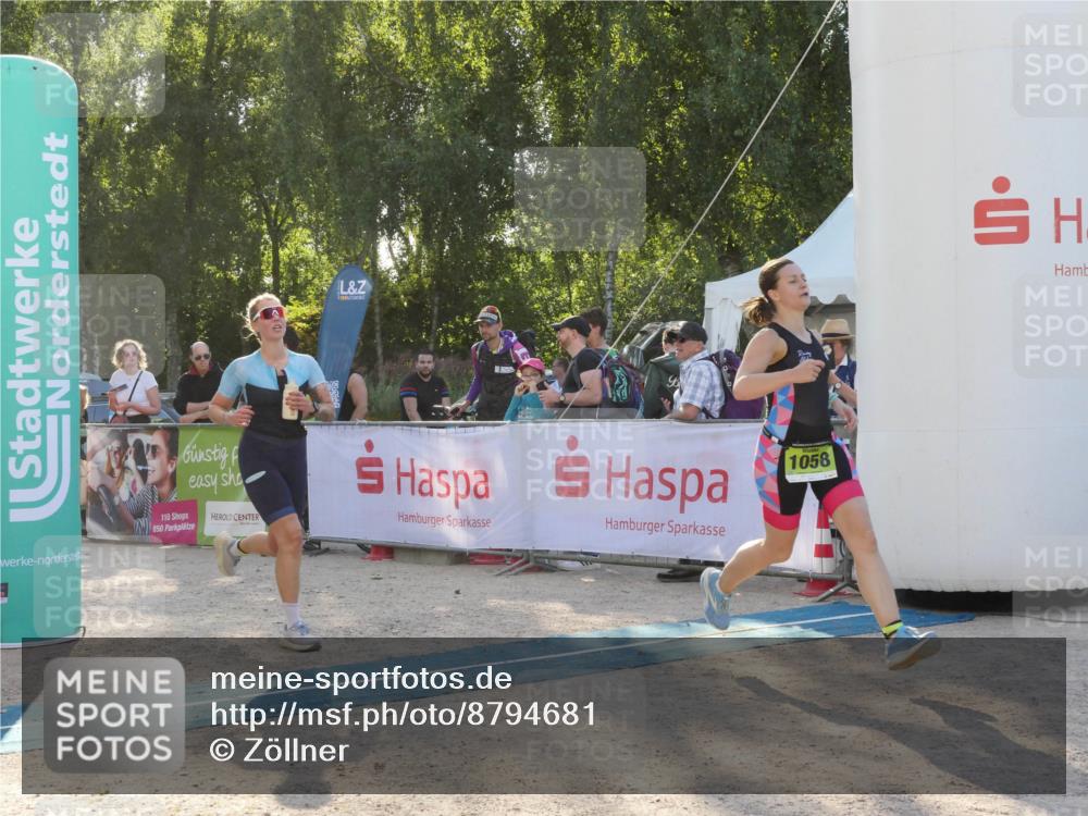 07.09.2025 - 19. Norderstedt Triathlon Zöllner http://msf.ph/oto/8794681 07.09.2025 16:50:13 Ziel 1058, 1096, 1607 meine-sportfotos.de