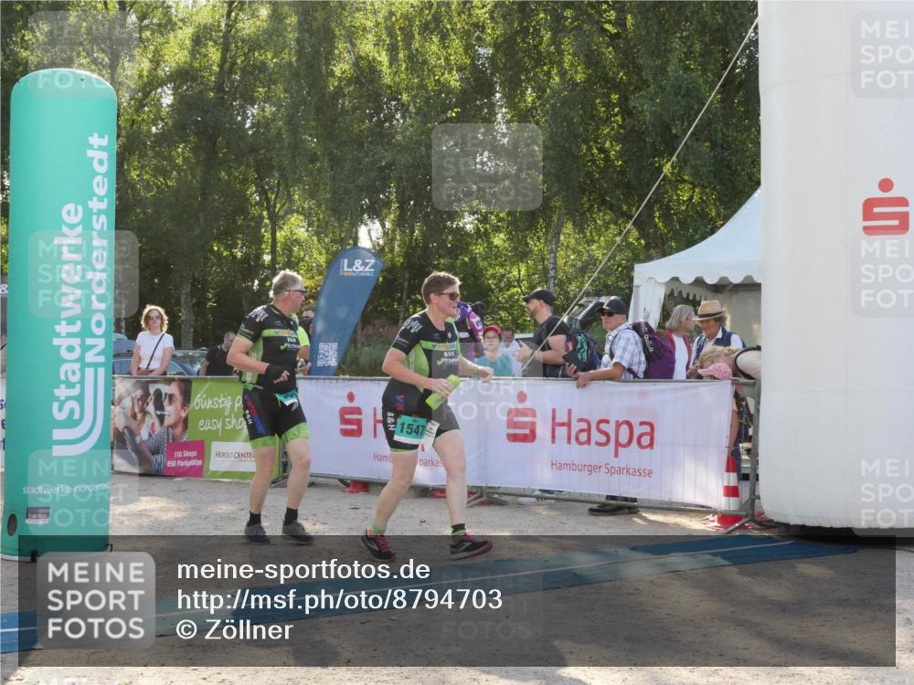 07.09.2025 - 19. Norderstedt Triathlon Zöllner http://msf.ph/oto/8794703 07.09.2025 16:50:50 Ziel 1524, 1547, 1562 meine-sportfotos.de