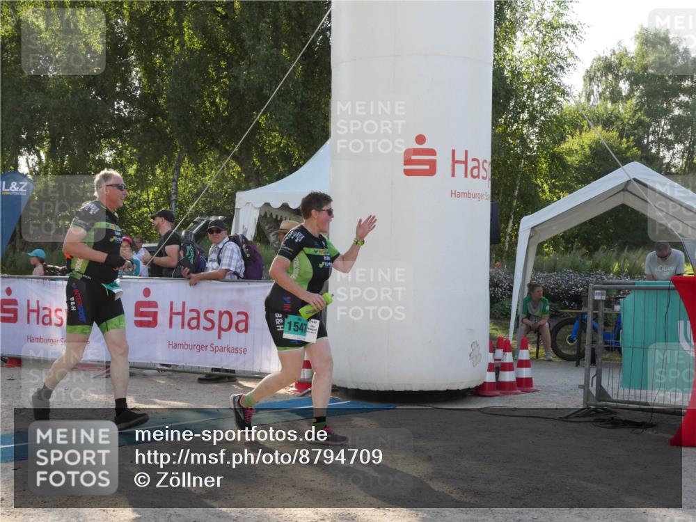 07.09.2025 - 19. Norderstedt Triathlon Zöllner http://msf.ph/oto/8794709 07.09.2025 16:50:51 Ziel 1524, 1547, 1562 meine-sportfotos.de