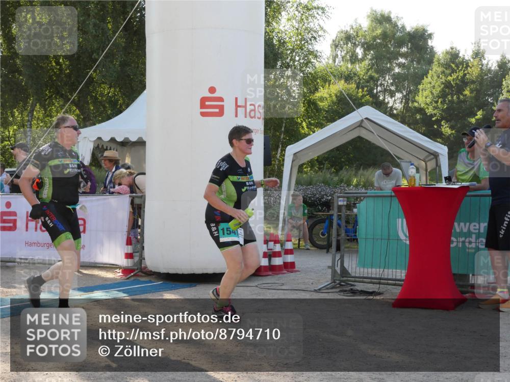 07.09.2025 - 19. Norderstedt Triathlon Zöllner http://msf.ph/oto/8794710 07.09.2025 16:50:51 Ziel 1524, 1547, 1562 meine-sportfotos.de
