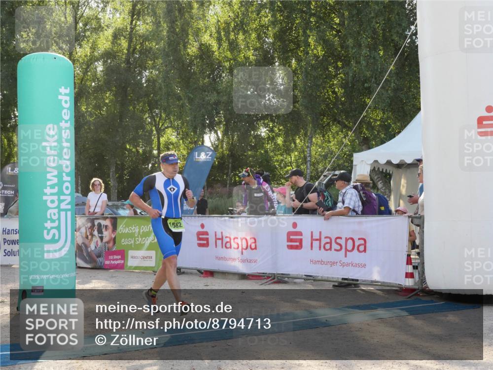 07.09.2025 - 19. Norderstedt Triathlon Zöllner http://msf.ph/oto/8794713 07.09.2025 16:50:54 Ziel 1524, 1547, 1562 meine-sportfotos.de
