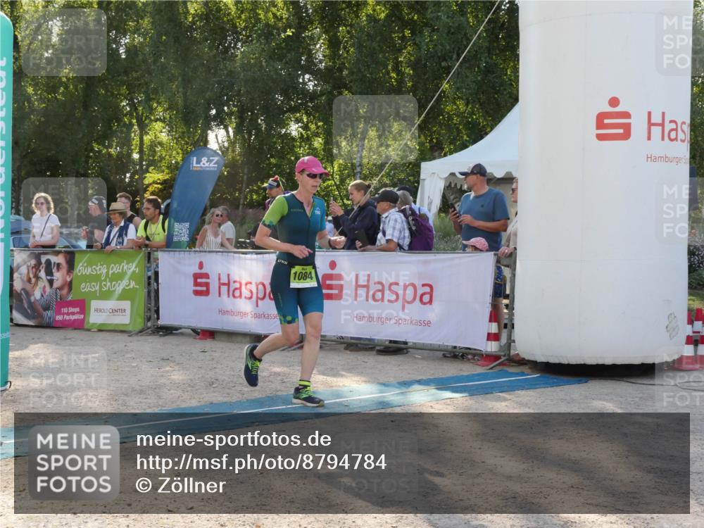07.09.2025 - 19. Norderstedt Triathlon Zöllner http://msf.ph/oto/8794784 07.09.2025 16:51:56 Ziel 1084, 1513, 1567 meine-sportfotos.de