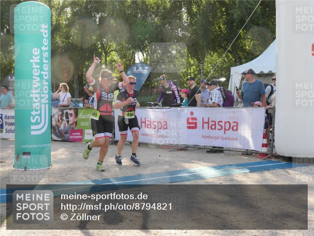 07.09.2025 - 19. Norderstedt Triathlon Zöllner http://msf.ph/oto/8794821 07.09.2025 16:52:44 Ziel 445, 446 meine-sportfotos.de