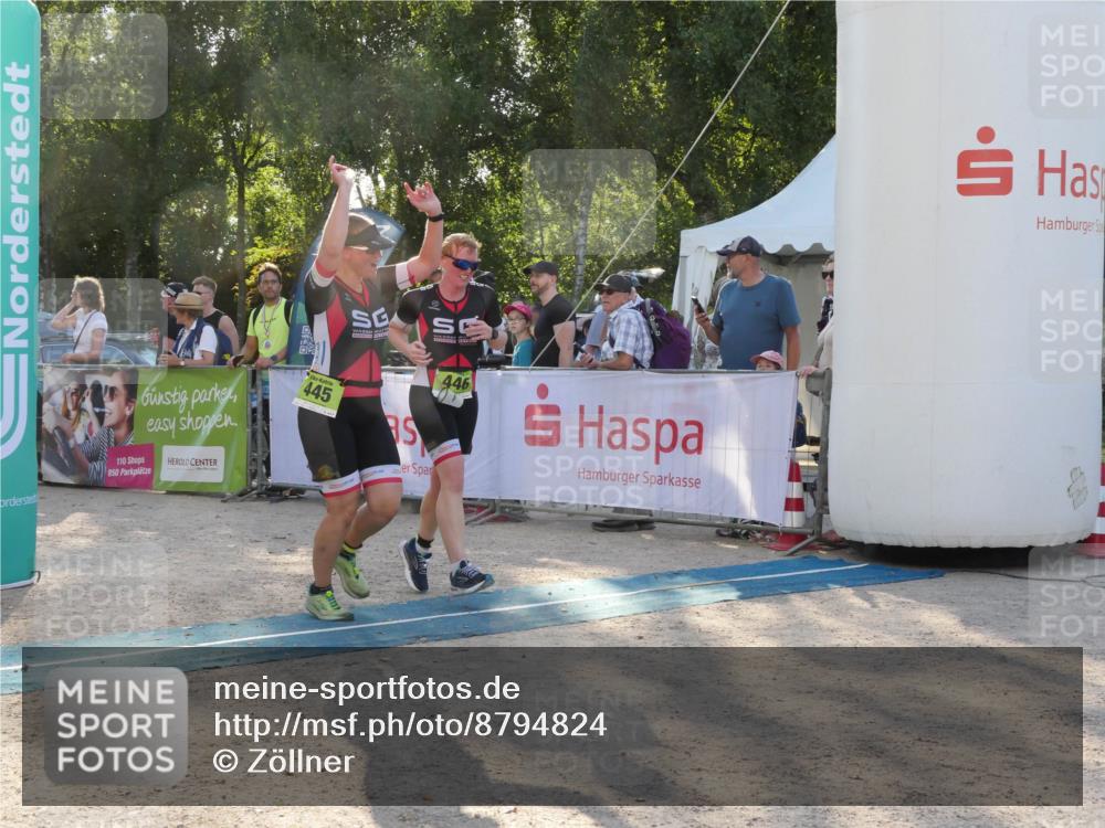 07.09.2025 - 19. Norderstedt Triathlon Zöllner http://msf.ph/oto/8794824 07.09.2025 16:52:45 Ziel 445, 446 meine-sportfotos.de