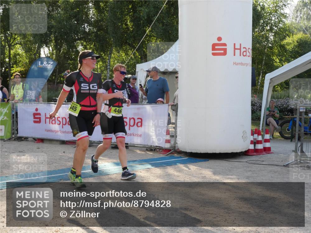 07.09.2025 - 19. Norderstedt Triathlon Zöllner http://msf.ph/oto/8794828 07.09.2025 16:52:45 Ziel 445, 446 meine-sportfotos.de