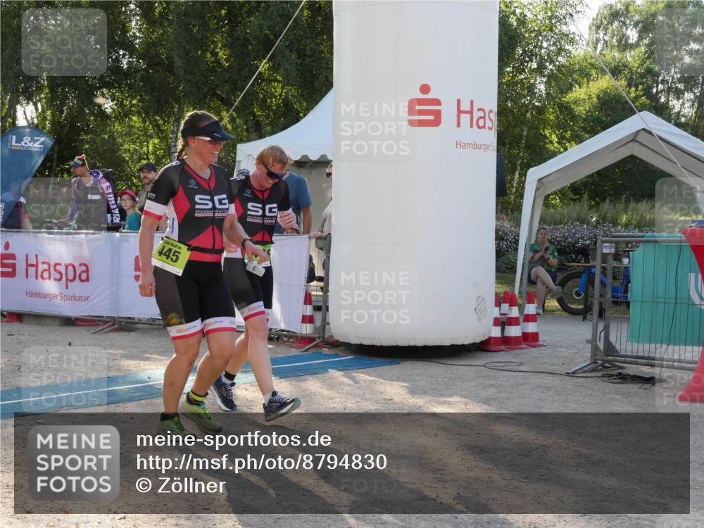 07.09.2025 - 19. Norderstedt Triathlon Zöllner http://msf.ph/oto/8794830 07.09.2025 16:52:45 Ziel 445, 446 meine-sportfotos.de