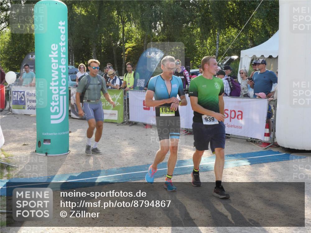 07.09.2025 - 19. Norderstedt Triathlon Zöllner http://msf.ph/oto/8794867 07.09.2025 16:53:15 Ziel 939, 943, 1632 meine-sportfotos.de