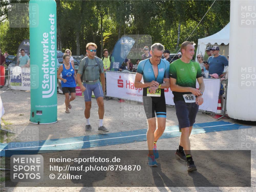 07.09.2025 - 19. Norderstedt Triathlon Zöllner http://msf.ph/oto/8794870 07.09.2025 16:53:16 Ziel 939, 943, 1632 meine-sportfotos.de