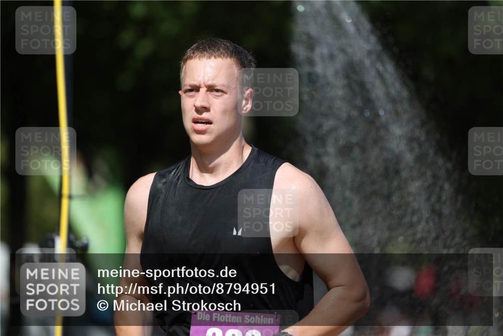 07.09.2025 - 19. Norderstedt Triathlon Michael Strokosch http://msf.ph/oto/8794951 07.09.2025 13:49:07 Laufen 320, 322 meine-sportfotos.de