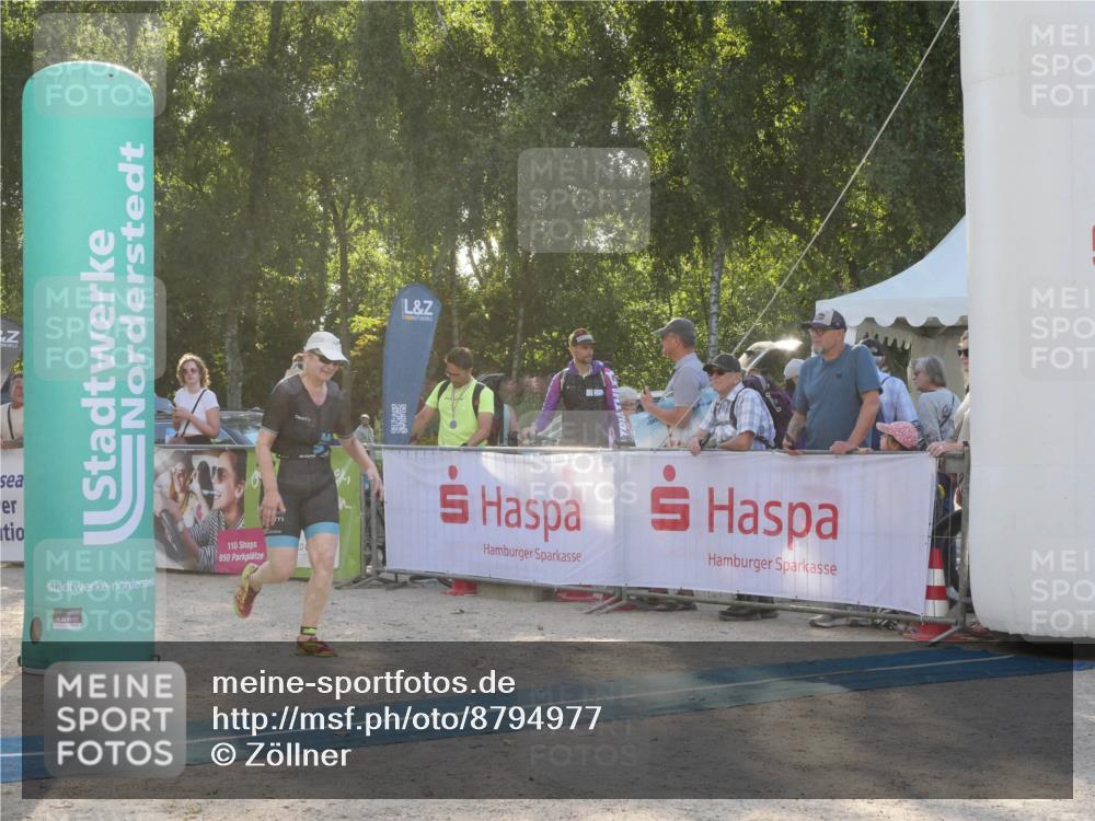 07.09.2025 - 19. Norderstedt Triathlon Zöllner http://msf.ph/oto/8794977 07.09.2025 16:55:43 Ziel 1098, 1102 meine-sportfotos.de