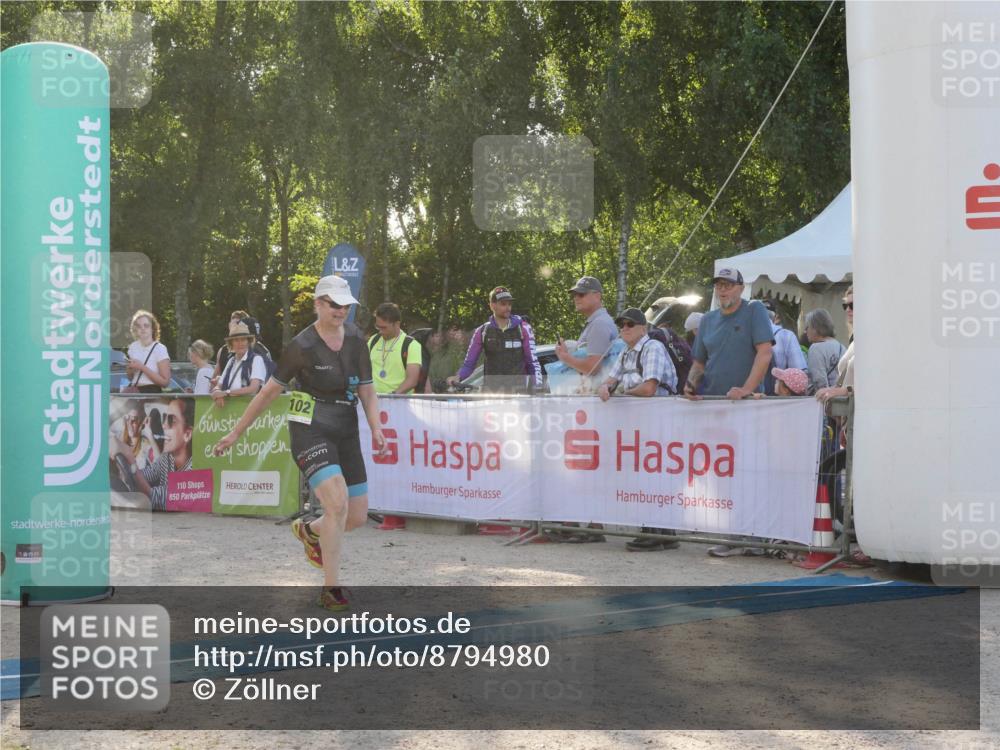 07.09.2025 - 19. Norderstedt Triathlon Zöllner http://msf.ph/oto/8794980 07.09.2025 16:55:43 Ziel 1098, 1102 meine-sportfotos.de