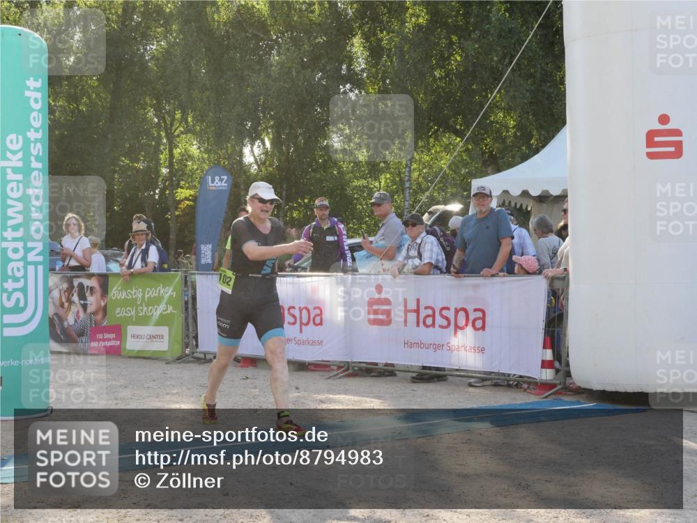 07.09.2025 - 19. Norderstedt Triathlon Zöllner http://msf.ph/oto/8794983 07.09.2025 16:55:44 Ziel 1098, 1102 meine-sportfotos.de