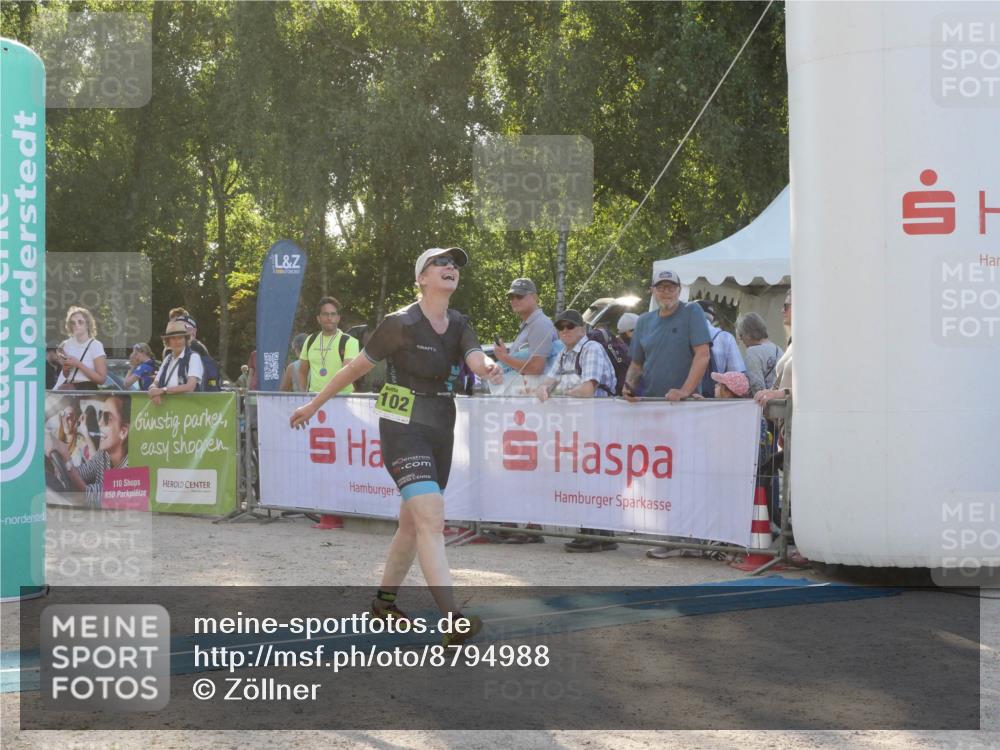 07.09.2025 - 19. Norderstedt Triathlon Zöllner http://msf.ph/oto/8794988 07.09.2025 16:55:44 Ziel 1098, 1102 meine-sportfotos.de