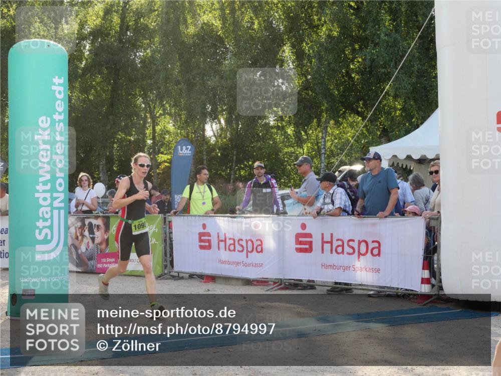 07.09.2025 - 19. Norderstedt Triathlon Zöllner http://msf.ph/oto/8794997 07.09.2025 16:55:48 Ziel 1098, 1102 meine-sportfotos.de