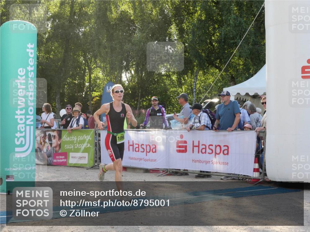 07.09.2025 - 19. Norderstedt Triathlon Zöllner http://msf.ph/oto/8795001 07.09.2025 16:55:48 Ziel 1098, 1102 meine-sportfotos.de