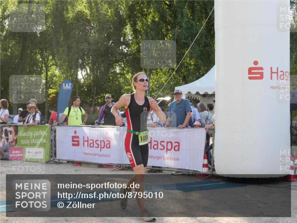 07.09.2025 - 19. Norderstedt Triathlon Zöllner http://msf.ph/oto/8795010 07.09.2025 16:55:49 Ziel 1098, 1102 meine-sportfotos.de