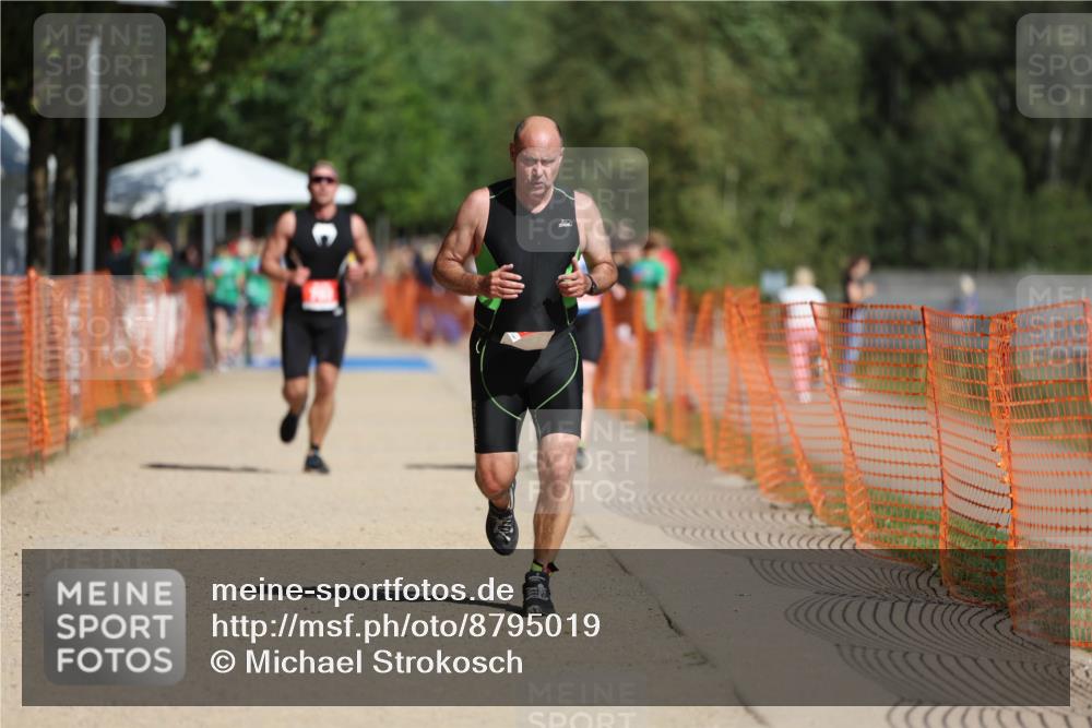 07.09.2025 - 19. Norderstedt Triathlon Michael Strokosch http://msf.ph/oto/8795019 07.09.2025 12:15:41 Laufen 703, 1217 meine-sportfotos.de