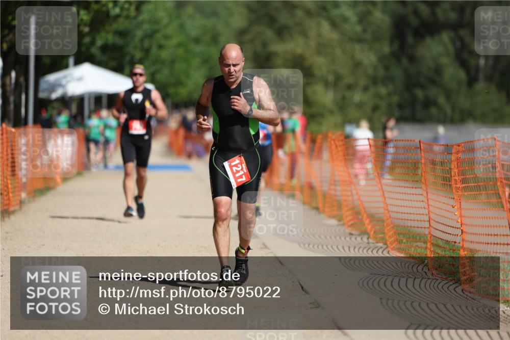 07.09.2025 - 19. Norderstedt Triathlon Michael Strokosch http://msf.ph/oto/8795022 07.09.2025 12:15:41 Laufen 703, 1217 meine-sportfotos.de