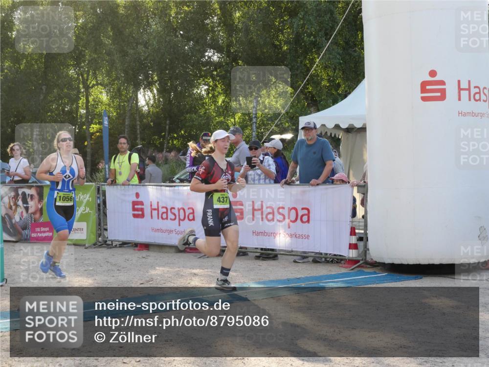 07.09.2025 - 19. Norderstedt Triathlon Zöllner http://msf.ph/oto/8795086 07.09.2025 16:57:36 Ziel 437, 1056 meine-sportfotos.de