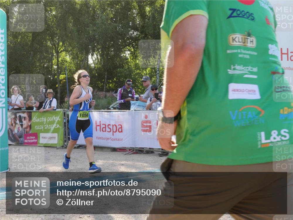 07.09.2025 - 19. Norderstedt Triathlon Zöllner http://msf.ph/oto/8795090 07.09.2025 16:57:37 Ziel 437, 1056 meine-sportfotos.de