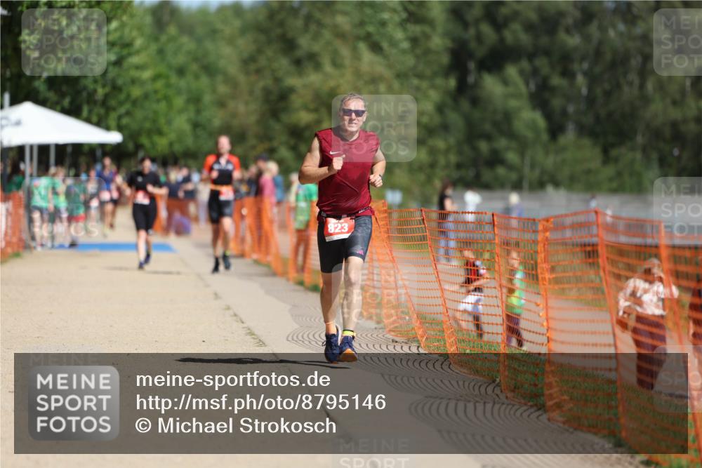 07.09.2025 - 19. Norderstedt Triathlon Michael Strokosch http://msf.ph/oto/8795146 07.09.2025 12:16:27 Laufen 823 meine-sportfotos.de
