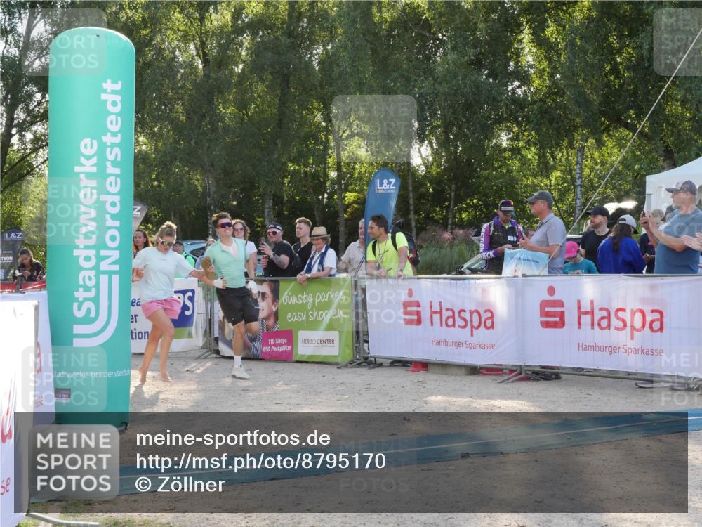 07.09.2025 - 19. Norderstedt Triathlon Zöllner http://msf.ph/oto/8795170 07.09.2025 16:58:42 Ziel 953, 956 meine-sportfotos.de