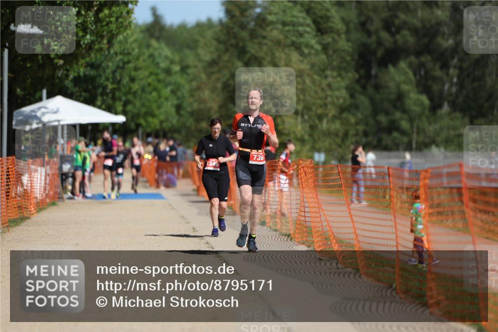 07.09.2025 - 19. Norderstedt Triathlon Michael Strokosch http://msf.ph/oto/8795171 07.09.2025 12:16:33 Laufen 736, 823 meine-sportfotos.de