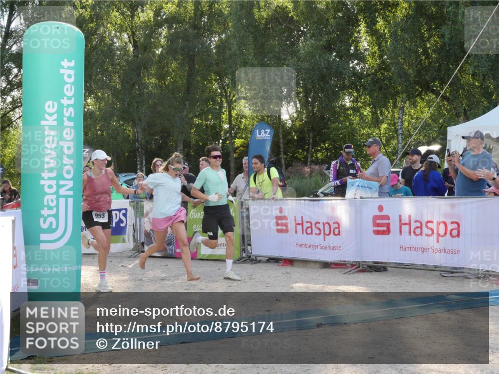 07.09.2025 - 19. Norderstedt Triathlon Zöllner http://msf.ph/oto/8795174 07.09.2025 16:58:43 Ziel 953, 956, 1091 meine-sportfotos.de