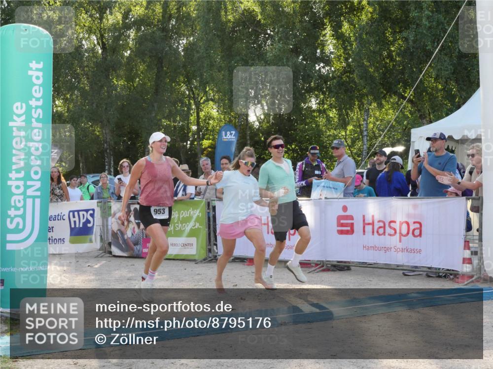 07.09.2025 - 19. Norderstedt Triathlon Zöllner http://msf.ph/oto/8795176 07.09.2025 16:58:43 Ziel 953, 956, 1091 meine-sportfotos.de