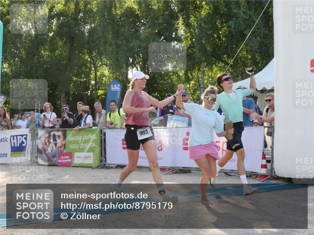 07.09.2025 - 19. Norderstedt Triathlon Zöllner http://msf.ph/oto/8795179 07.09.2025 16:58:44 Ziel 953, 956, 1091 meine-sportfotos.de