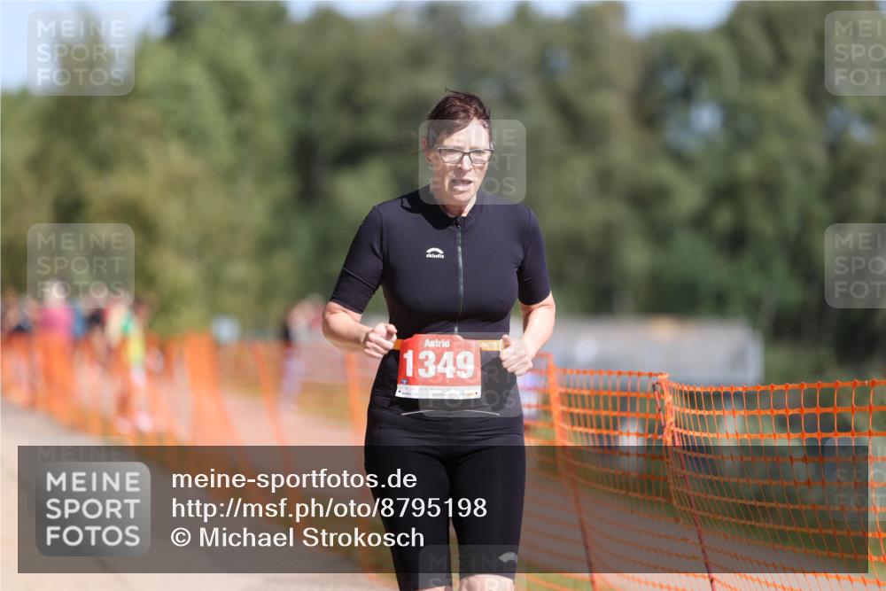 07.09.2025 - 19. Norderstedt Triathlon Michael Strokosch http://msf.ph/oto/8795198 07.09.2025 12:16:42 Laufen 736, 1349 meine-sportfotos.de