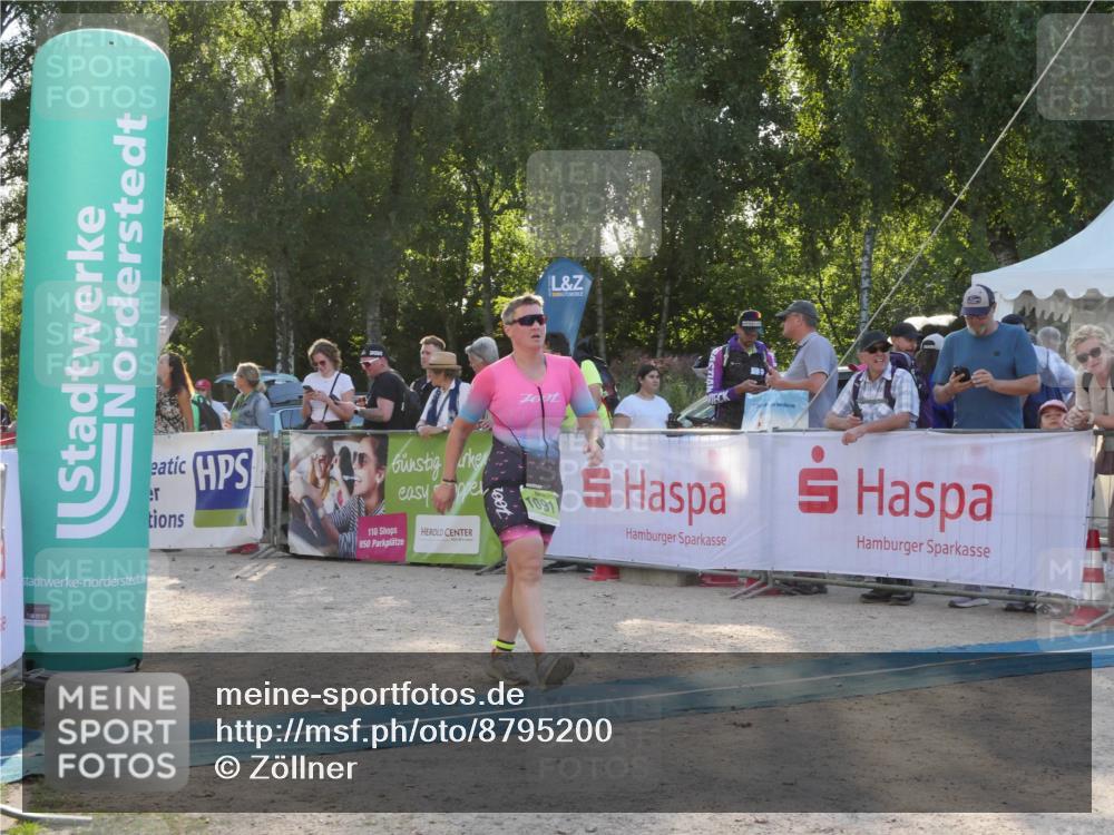 07.09.2025 - 19. Norderstedt Triathlon Zöllner http://msf.ph/oto/8795200 07.09.2025 16:58:48 Ziel 953, 1091 meine-sportfotos.de