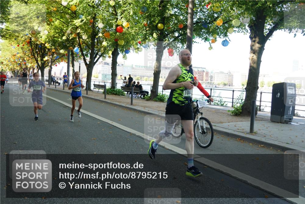 07.09.2025 - BARMER Alsterlauf Yannick Fuchs http://msf.ph/oto/8795215 07.09.2025 11:43:34 Laufen 1254, 8201, 108 meine-sportfotos.de