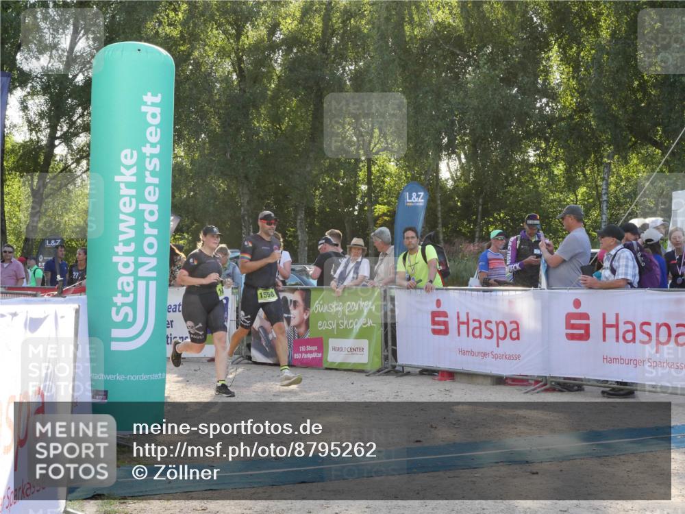07.09.2025 - 19. Norderstedt Triathlon Zöllner http://msf.ph/oto/8795262 07.09.2025 16:59:05 Ziel 1558, 1560 meine-sportfotos.de