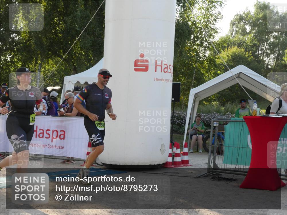 07.09.2025 - 19. Norderstedt Triathlon Zöllner http://msf.ph/oto/8795273 07.09.2025 16:59:07 Ziel 1558, 1560 meine-sportfotos.de