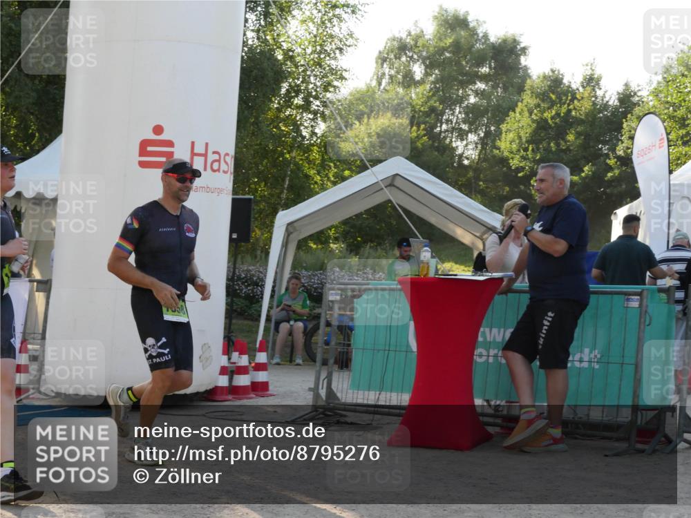 07.09.2025 - 19. Norderstedt Triathlon Zöllner http://msf.ph/oto/8795276 07.09.2025 16:59:07 Ziel 1558, 1560 meine-sportfotos.de