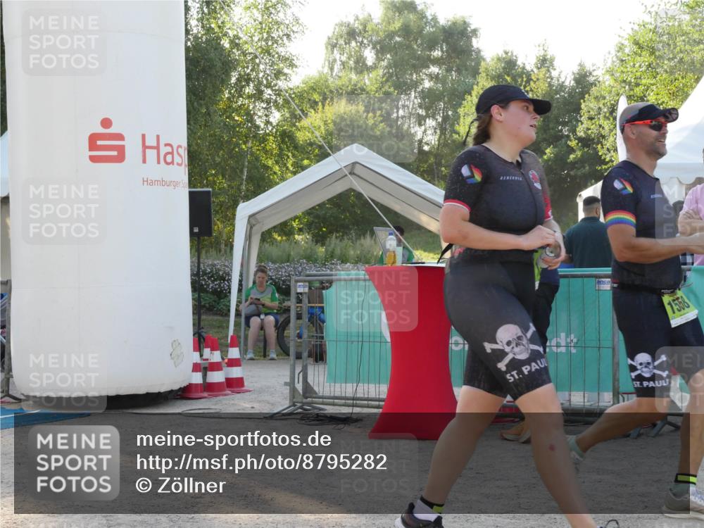 07.09.2025 - 19. Norderstedt Triathlon Zöllner http://msf.ph/oto/8795282 07.09.2025 16:59:08 Ziel 1558, 1560 meine-sportfotos.de