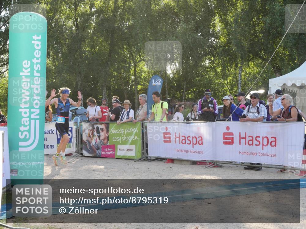 07.09.2025 - 19. Norderstedt Triathlon Zöllner http://msf.ph/oto/8795319 07.09.2025 16:59:28 Ziel 882 meine-sportfotos.de