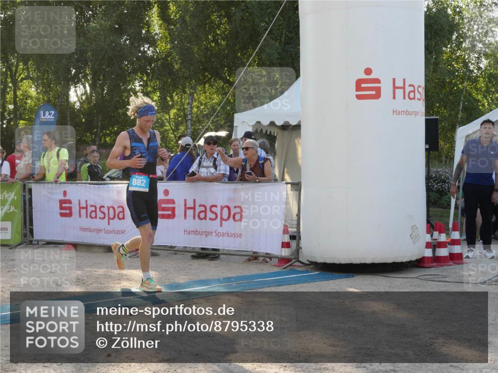 07.09.2025 - 19. Norderstedt Triathlon Zöllner http://msf.ph/oto/8795338 07.09.2025 16:59:29 Ziel 882 meine-sportfotos.de