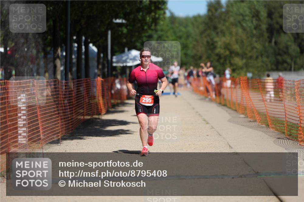 07.09.2025 - 19. Norderstedt Triathlon Michael Strokosch http://msf.ph/oto/8795408 07.09.2025 13:00:37 Laufen 295, 728, 752, 1382 meine-sportfotos.de