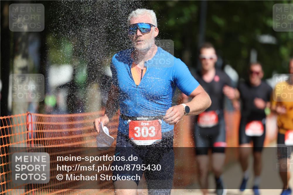 07.09.2025 - 19. Norderstedt Triathlon Michael Strokosch http://msf.ph/oto/8795430 07.09.2025 12:17:32 Laufen 234, 252, 303, 1357, 1394 meine-sportfotos.de